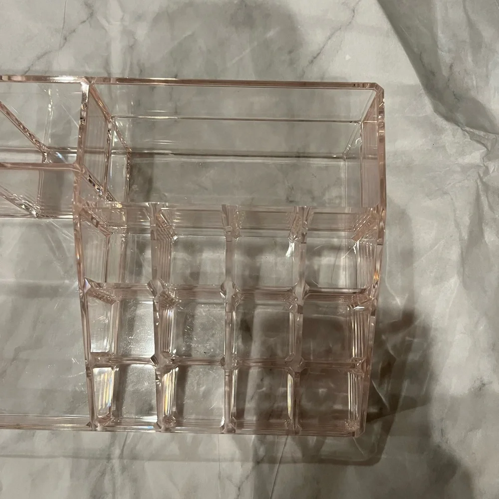 MAKEUP ORGANIZER